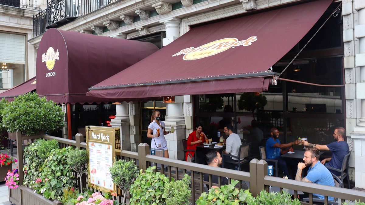 Al-fresco dining and live music returns to Hard Rock Cafe London