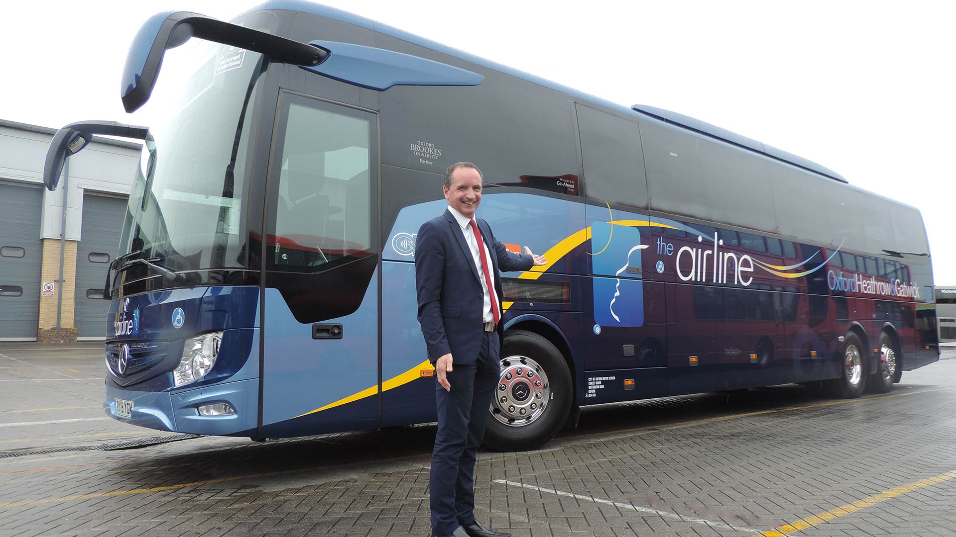Oxford Bus Company Airline service to Gatwick Airport returns B4